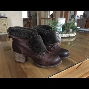Brown/ Mahogany Frye lined boots women’s size 9